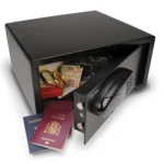 Caja fuerte electrónica Royal Consumer Guard420 en color negro con teclado digital y pernos de seguridad de acero.