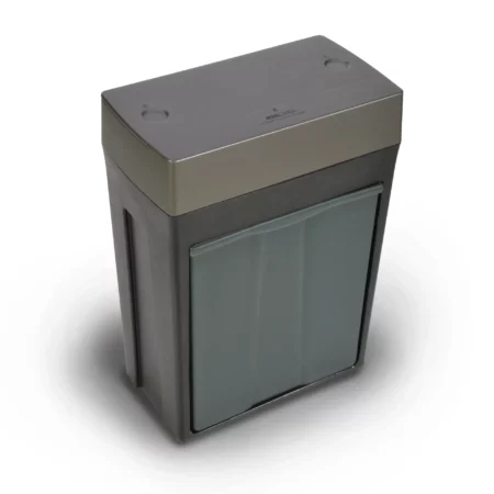 Trituradora Royal ST80X de corte en tiras para 8 hojas instalada sobre su cesto de residuos negro.